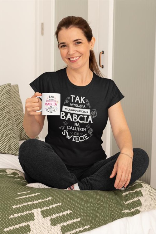 Koszulka z kubkiem dla Babci na Dzień Babci NAJCUDOWNIEJSZA BABCIA NA ŚWIECIE koszulka w kolorz (4).jpg