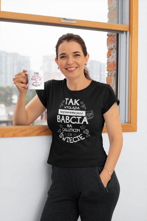 Koszulka z kubkiem dla Babci na Dzień Babci NAJCUDOWNIEJSZA BABCIA NA ŚWIECIE koszulka w kolorz (6).jpg