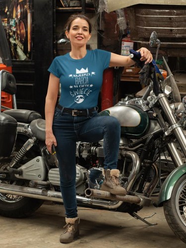 Koszulka z kubkiem dla Babci na Dzień Babci z napisem NAJCUDOWNIEJSZA BABCIA NA ŚWIECIE ko.jpg