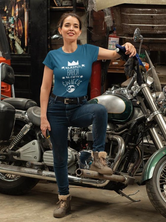 Koszulka z kubkiem dla Babci na Dzień Babci z napisem NAJCUDOWNIEJSZA BABCIA NA ŚWIECIE ko.jpg