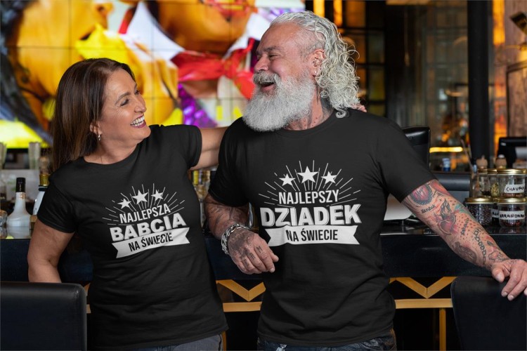Koszulka dla Babci i Dziadka z napisem Najlepsza Babcia na świecie i Najlepszy dziadek na świecie koszulki na Dzień Babci i Dziadka w kolorze czarnym (5).jpg