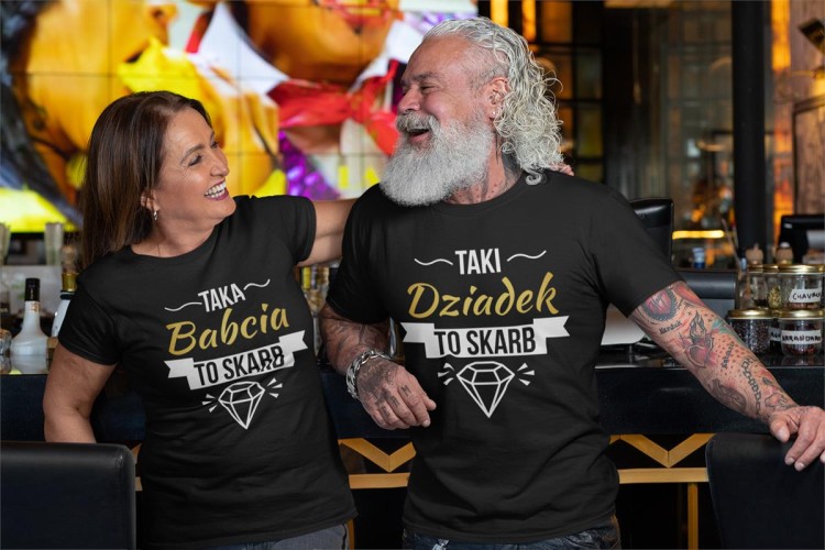 Koszulka dla Babci i Dziadka z napisem Taka babcia to skarb i Taki dziadek to skarb koszulki na Dzień Babci i Dziadka w kolorze czarnym (1).jpg