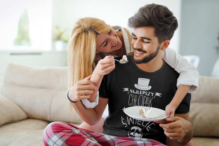 Koszulka dla Chłopaka modny prezent na Walentynki lub Urodziny stylowa koszulka z napisem Najlepszy Chłopak na całym świecie w kolorze czarnym (7).jpg