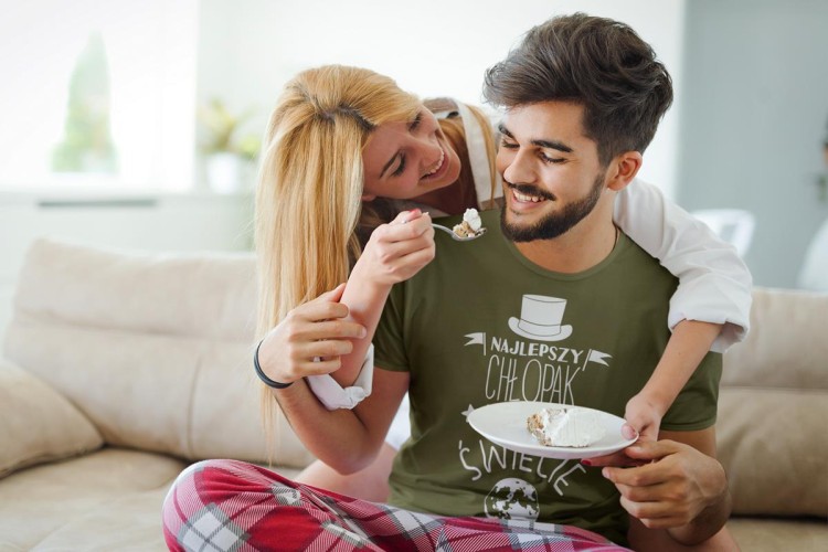 Koszulka dla Chłopaka modny prezent na Walentynki lub Urodziny stylowa koszulka z napisem Najlepszy Chłopak na całym świecie w kolorze khaki (5).jpg