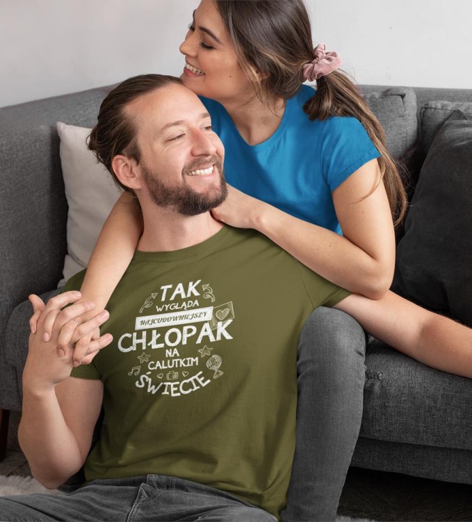Koszulka dla Chłopaka modny prezent na Walentynki lub Urodziny stylowa koszulka z napisem Tak wygląda najcudowniejszy Chłopak na calutkim  (4).jpg