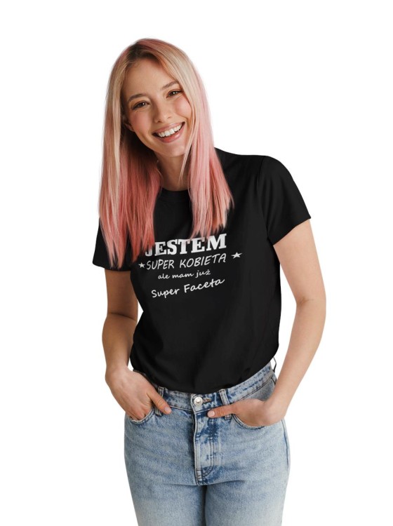 KOSZULKA DLA  KOBIETY NA WALENTYNKI JESTEM SUPER KOBIETĄ ALE MAM JUŻ SUPER FACETA KOLOR CZARNY (3).jpg