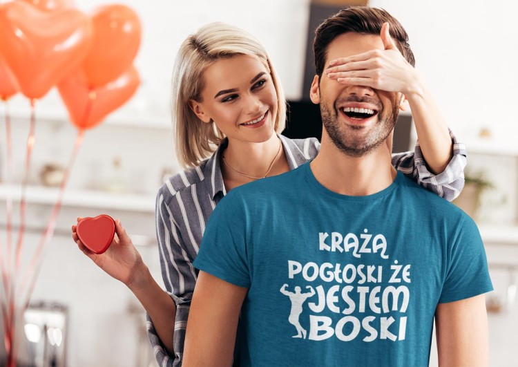 KOSZULKA NA WALENTYNKI PREZENT DLA CHŁOPAKA KRĄŻĄ POGŁOSKI ŻE JESTEM BOSKI KOLOR PETROL BLUE (2).jpg