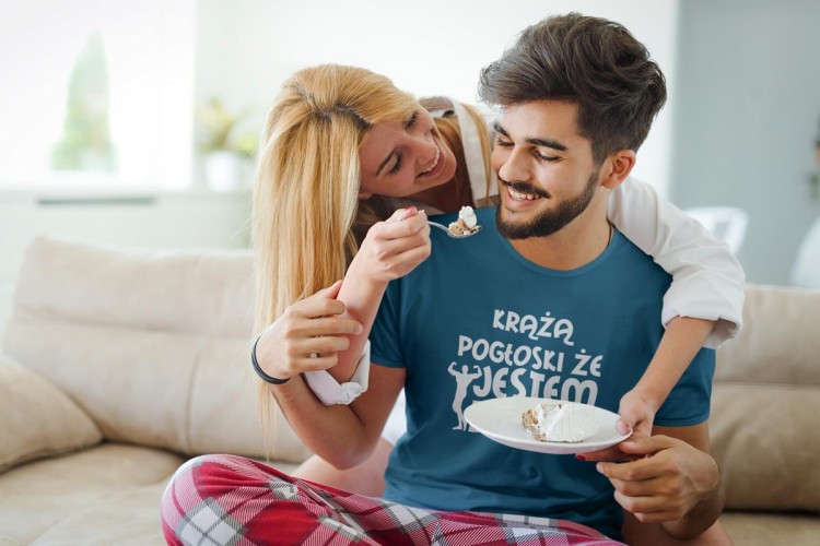 KOSZULKA NA WALENTYNKI PREZENT DLA CHŁOPAKA KRĄŻĄ POGŁOSKI ŻE JESTEM BOSKI KOLOR PETROL BLUE (6).jpg