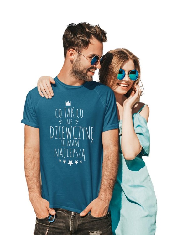 KOSZULKA NA WALENTYNKI PREZENT DLA CHŁOPAKA CHŁOPAK CO JAK CO, ALE DZIEWCZYNĘ TO MAM NAJLEPSZĄ KOLOR PETROL BLUE (3).jpg