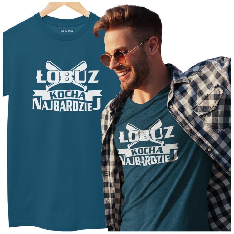 KOSZULKA NA WALENTYNKI PREZENT DLA CHŁOPAKA ŁOBUZ KOCHA NAJBARDZIEJ KOLOR PETROL BLUE (1).jpg
