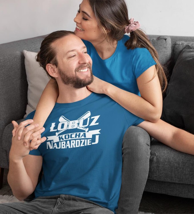 KOSZULKA NA WALENTYNKI PREZENT DLA CHŁOPAKA ŁOBUZ KOCHA NAJBARDZIEJ KOLOR PETROL BLUE (5).jpg