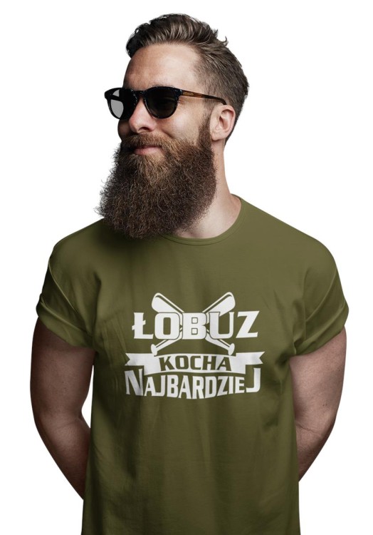 KOSZULKA NA WALENTYNKI PREZENT DLA CHŁOPAKA ŁOBUZ KOCHA NAJBARDZIEJ KOLOR KHAKI (3).jpg