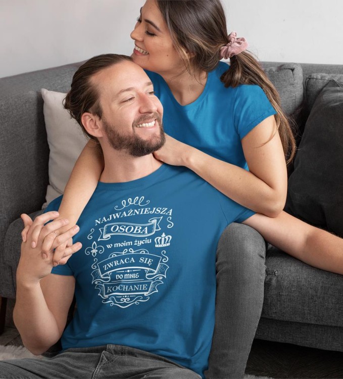 KOSZULKA NA WALENTYNKI PREZENT DLA CHŁOPAKA NAJWAŻNIEJSZA OSOBAW MOIM ŻYCIU ZWRACA SIĘ DO MNIE KOCHANIE KOLOR PETROL BLUE (5).jpg