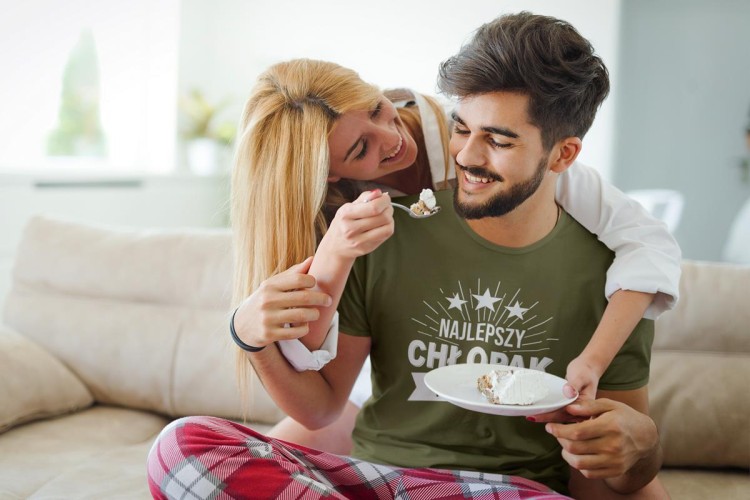 KOSZULKA NA WALENTYNKI PREZENT DLA CHŁOPAKA NAJLEPSZY CHŁOPAK NA ŚWIECIE KOLOR KHAKI (6).jpg