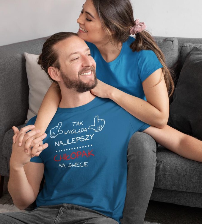 KOSZULKA NA WALENTYNKI PREZENT DLA CHŁOPAKA TAK WYGLĄDA CHŁOPAK  KOLOR PETROL BLUE (5).jpg