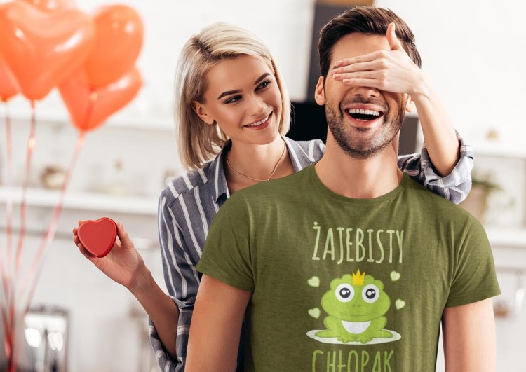 KOSZULKA NA WALENTYNKI PREZENT DLA CHŁOPAKA ŻAJEBISTY CHŁOPAK  KOLOR KHAKI (2).jpg