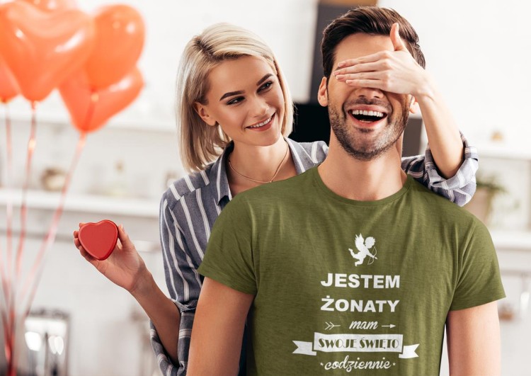KOSZULKA NA WALENTYNKI PREZENT DLA CHŁOPAKA JESTEM ŻONATY  KOLOR KHAKI (2).jpg