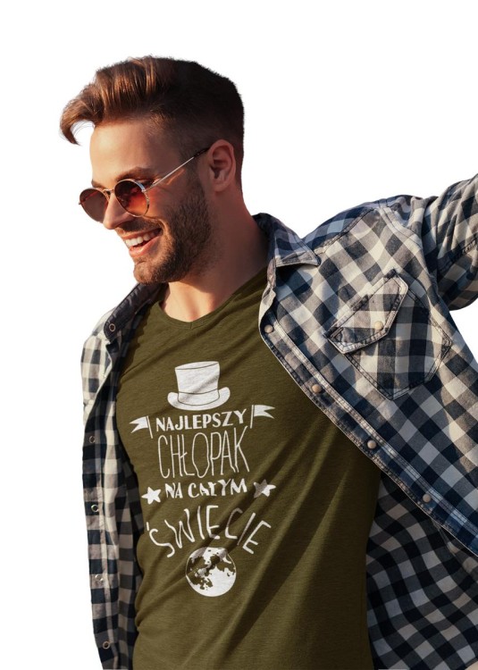 Koszulka dla Chłopaka w zestawie z kubkiem z nadrukiem Najlepszy Chłopak na całym świecie w kolorze khaki (3).jpg