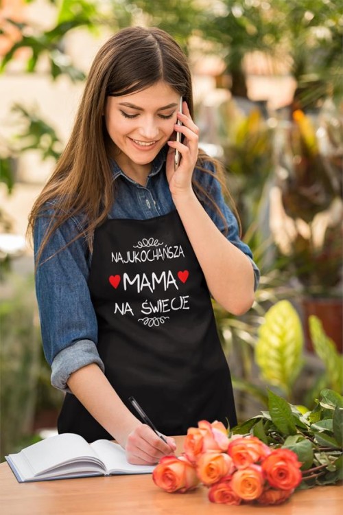 Fartuch Kuchenny dla Mamy z nadrukiem Najukochańsza mama na świecie Upominek Grill Dzień Matki (2).jpg