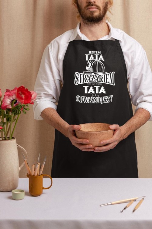 Fartuch Kuchenny dla Taty z nadrukiem Jestem Tatą strażakiem, taki jak każdy Tata tylko odważniejszy Upominek Grill Dzień Ojca (1).jpg