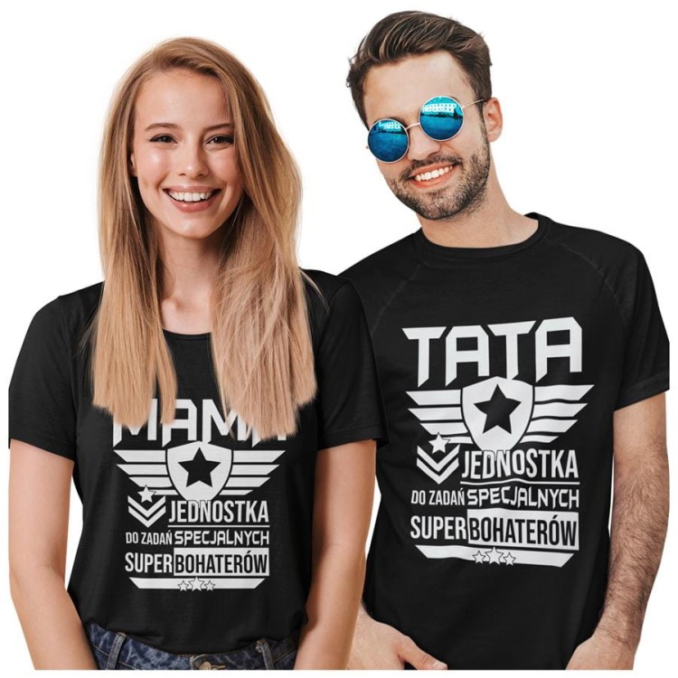 Zestaw koszulek dla rodziców na prezent koszulka dla mamy i taty MAMA JEDNOSTKA DO ZADAŃ SECJALNYCH SUPERBOHATERÓW TATA JEDNOSTKA DO ZADAŃ SECJALNYCH SUPERBO.jpg