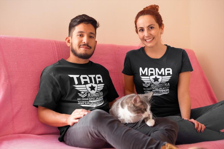 Zestaw koszulek dla rodziców na prezent koszulka dla mamy i taty MAMA JEDNOSTKA DO ZADAŃ SECJALNYCH SUPERBOHATERÓW TATA JEDNOSTKA DO ZADAŃ SECJALNYCH SUPERBOHATERÓW kolor  (3).jpg