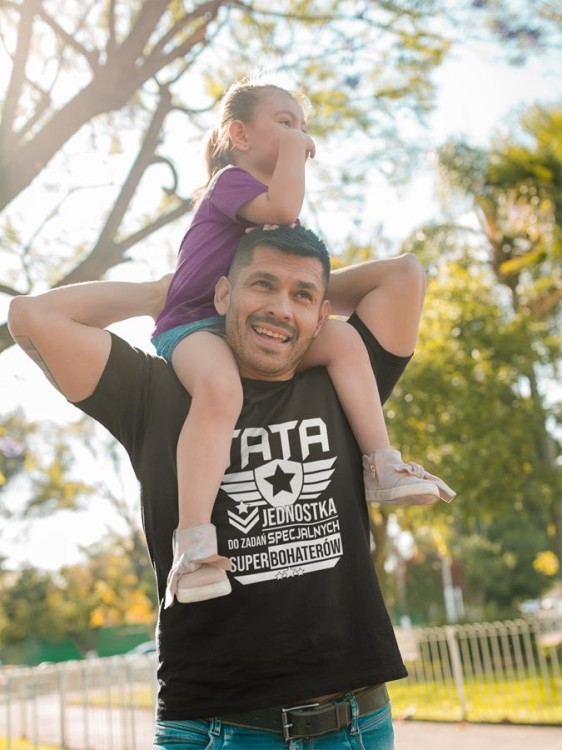 Zestaw koszulek dla rodziców na prezent koszulka dla mamy i taty MAMA JEDNOSTKA DO ZADAŃ SECJALNYCH SUPERBOHATERÓW TATA JEDNOSTKA DO ZADAŃ SECJALNYCH SUPERBOHATERÓW kolor .jpg