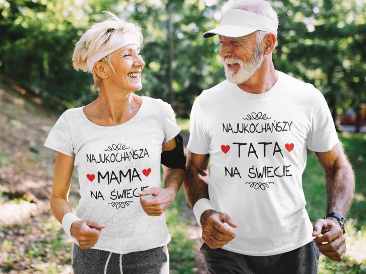 Zestaw koszulek dla rodziców na prezent koszulka dla mamy i taty Tak wygląda najukochańsza mama na całym świecie Tak wygląda najukochańszy tata na ca (4).jpg