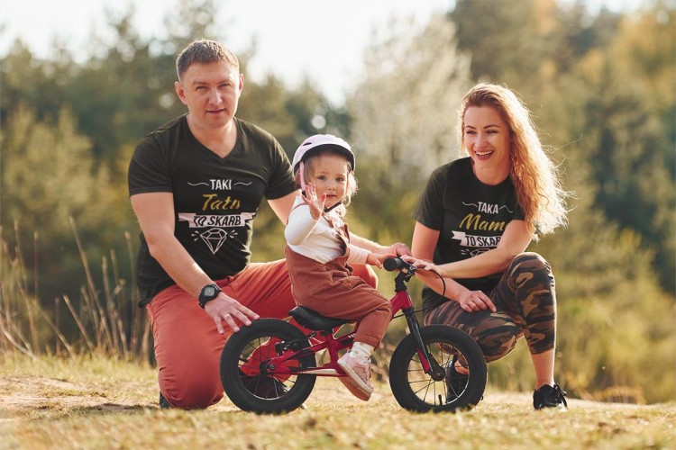 Zestaw koszulek dla rodziców na prezent koszulka dla mamy i taty Taka mama to skarb i Taka mama to skarb kolor czarny  (6).jpg