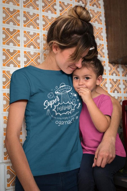 Koszulka dla Mamy na Dzień Mamy prezent z napisem Super Mama, bo kto inny mógłby to ogarnąć kolor petrol blue (1).jpg