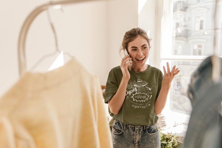 Koszulka dla Mamy na Dzień Mamy prezent z napisem Super Mama, bo kto inny mógłby to ogarnąć kolor khaki (5).jpg