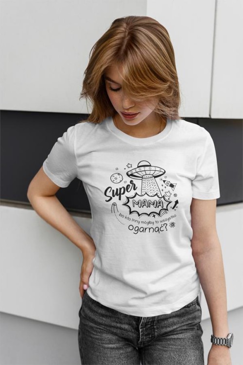 Koszulka dla Mamy na Dzień Mamy prezent z napisem Super Mama, bo kto inny mógłby to ogarnąć kolor biały (1).jpg