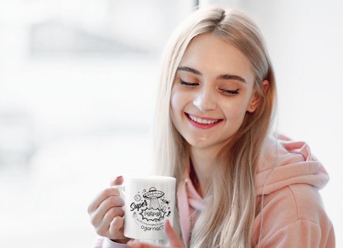 Koszulka dla Mamy na Dzień Mamy zestaw z kubkiem i nadrukiem Super Mama, bo kto inny mógłby to ogarnąć kolor czarny  (2).jpg