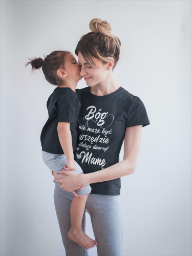 Koszulka dla mamy wraz z kubkiem z nadrukiem Bóg nie może być wszędzie dlatego stworzył Mamę (5).png