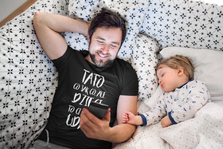 Koszulka dla TATY modny prezent na Dzień Ojca Stylowa koszulka  TATO CO JAK CO, ALE DZIECI CI SIĘ UDAŁY  kolor czarny (6).jpg