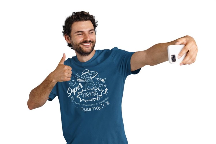 KOSZULKA DLA TATY NA PREZENT NA URODZINY NA DZIEŃ OJCA Kubek dla Taty prezent na Dzień Ojca kubek z napisem Super TATA bo kto inny mógłby to wszystko ogarnąć.jpg