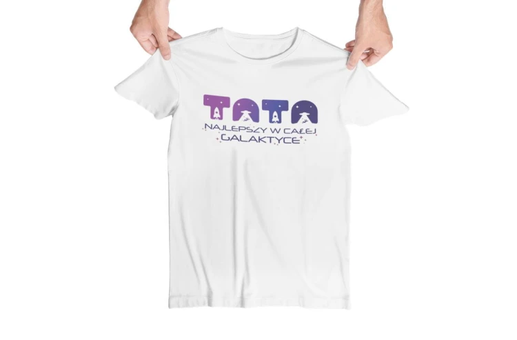 Koszulka dla taty wraz z kubkiem z napisem TATA najlepszy w całej galaktyce t-shirt w kolorze białym (7).jpg