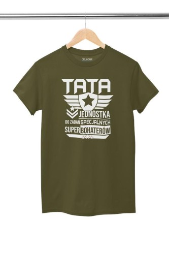 Koszulka dla taty wraz z kubkiem z nadrukiem Tata jednostka do zadań specjalnych super bohaterów t-shirt w kolorze kaki (3).jpg