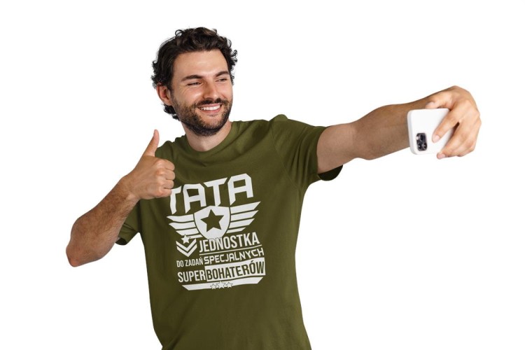Koszulka dla taty wraz z kubkiem z nadrukiem Tata jednostka do zadań specjalnych super bohaterów t-shirt w kolorze kaki (1).jpg