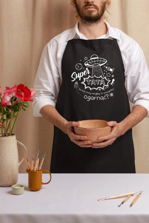 Fartuch dla Taty na prezent na Dzień Ojca z napisem Super TATA bo kto inny mógłby to wszystko ogarnąć (2).jpg