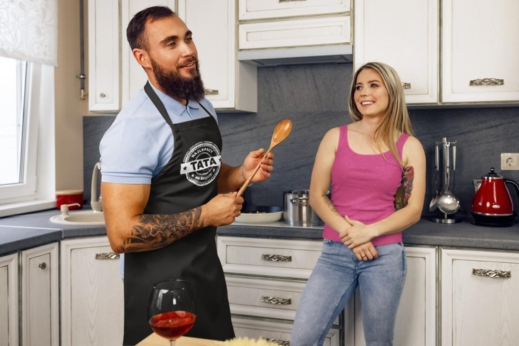 Fartuch dla Taty na prezent na Dzień Ojca z napisem "WSPANIAŁY | INTELIGENTNY | ZABAWNY | OPIEKUŃCZY Najlepszy Tata na świecie"