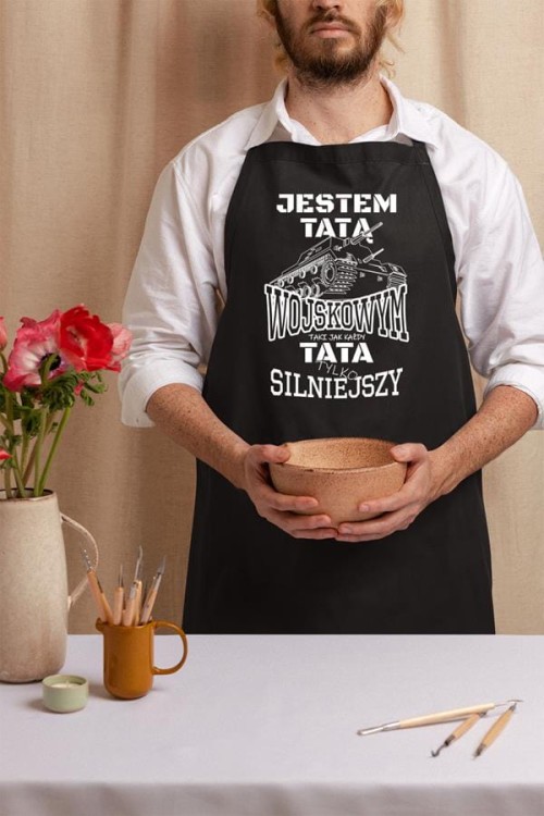 Fartuch dla Taty na prezent na Dzień Ojca z napisem Jestem TATĄ wojskowym taki jak każdy TATA tylko, że silniejszy (1).jpg