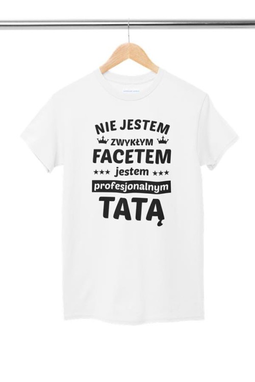 Koszulka dla taty wraz z kubkiem z nadrukiem Nie jestem zwykłym facetem jestem profesjonalnym tatą w kolorze białym (1).jpg