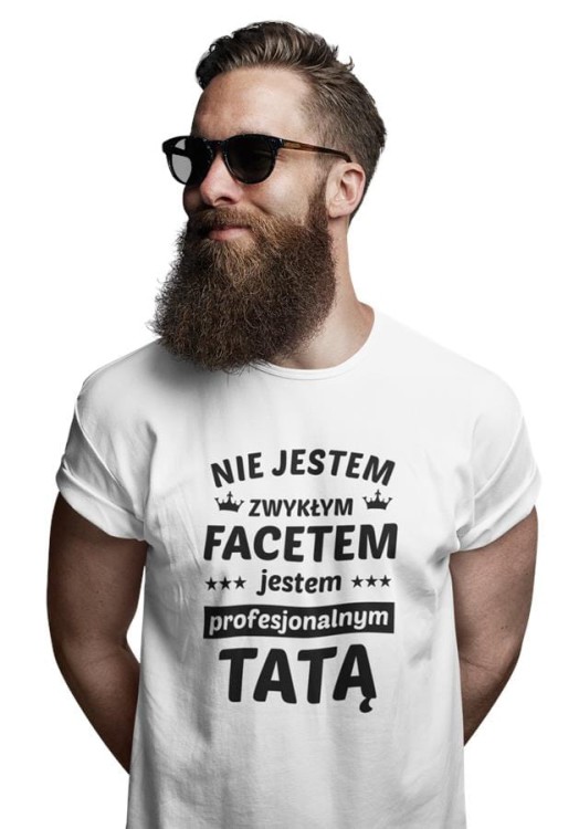 Koszulka dla taty wraz z kubkiem z nadrukiem Nie jestem zwykłym facetem jestem profesjonalnym tatą w kolorze białym (4).jpg
