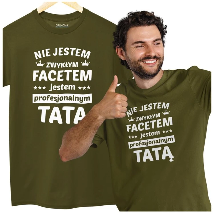 Koszulka dla taty wraz z kubkiem Nie jestem zwykłym facetem, jestem profesjonalnym TATĄ kolor khaki (1).jpg