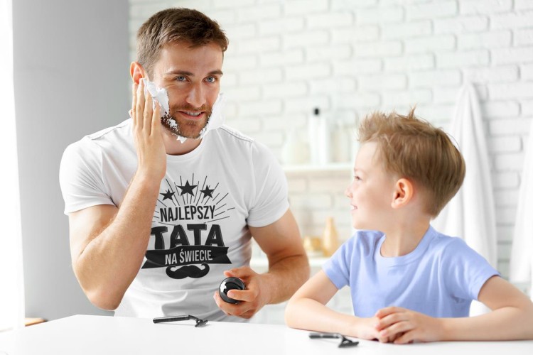 Koszulka dla taty wraz z kubkiem z nadrukiem Najlepszy tata na świecie t-shirt w kolorze białym (1).jpg