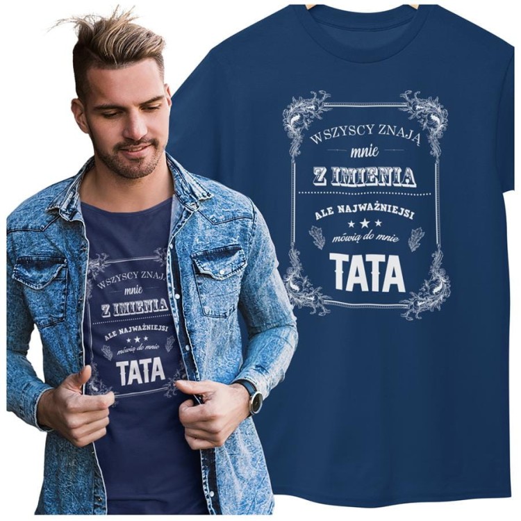 Koszulka dla taty wraz z kubkiem Wszyscy znają mnie z imienia ale najważniejsi mówią do mnie TATA t-shirt w kolorze granatowym (2).jpg