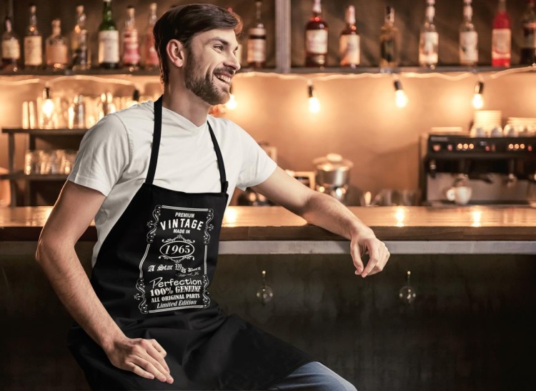 Fartuch na 60 urodziny prezent urodzinowy z napisem Premium vintage made in 1965 a star was born aged to perfection 100% genuine all original parts limited ed.jpg