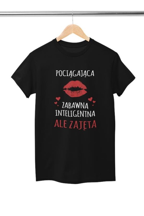 KOSZULKA DLA DZIEWCZYNY NA WALENTYNKI PREZENT POCIĄGAJĄCA ZABAWNA INTELIGENTNA ALE ZAJĘTA KOLOR CZARNY (2).jpg