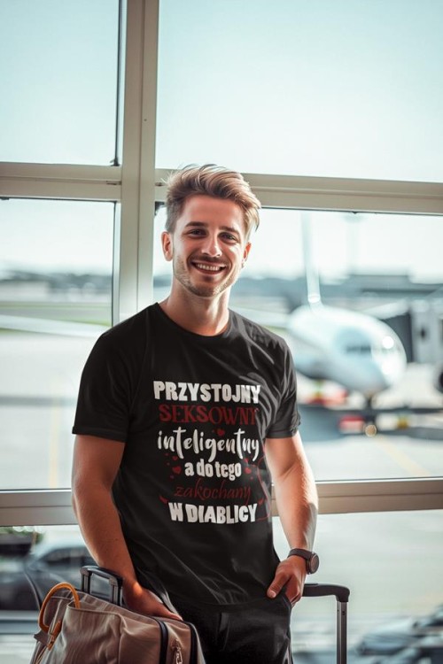 Koszulka dla Chłopaka modny prezent na Walentynki lub Urodziny stylowa koszulka z napisem Przystojny, seksowny, inteligentny, a do tego zakochany w diablicy (1).jpg